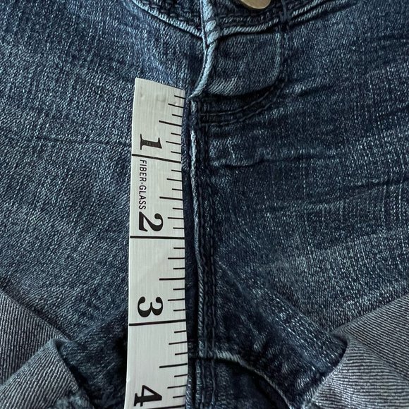 Ariya Jeans Junior's Cut Off Shorts Size 5/6 with 3 Button Fly with Cuffed Hem - Picture 8 of 12